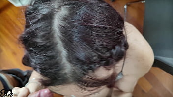 Upgrade sbloccato per il ragazzo nerd sul divano parte il 3some dialoghi italiano sborrata sulle tette