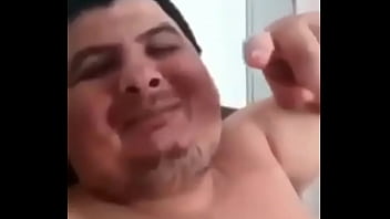 Peituda tocando siririca sem parar