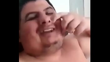 Peituda tocando siririca sem parar