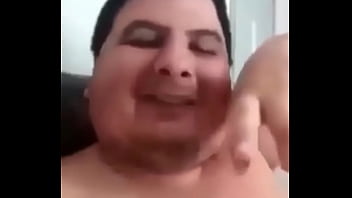 Peituda tocando siririca sem parar