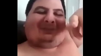 Peituda tocando siririca sem parar