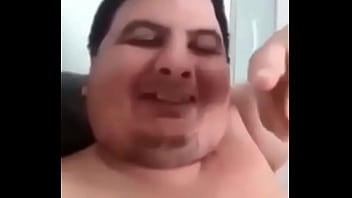 Peituda tocando siririca sem parar