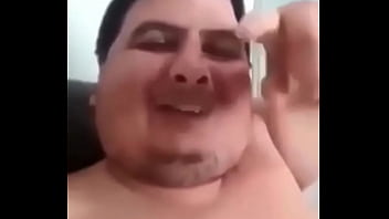 Peituda tocando siririca sem parar