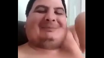 Peituda tocando siririca sem parar