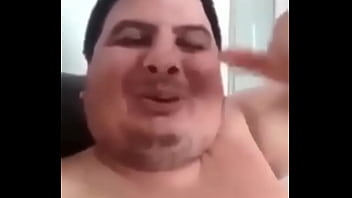 Peituda tocando siririca sem parar