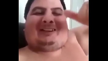 Peituda tocando siririca sem parar