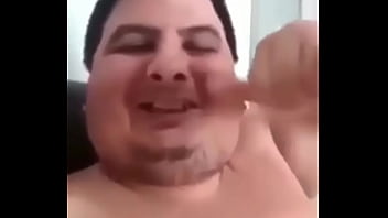 Peituda tocando siririca sem parar