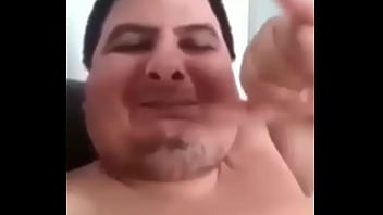 Peituda tocando siririca sem parar