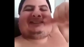 Peituda tocando siririca sem parar