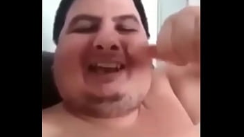 Peituda tocando siririca sem parar