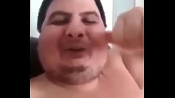 Peituda tocando siririca sem parar