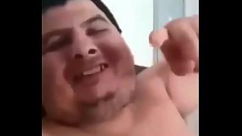 Peituda tocando siririca sem parar