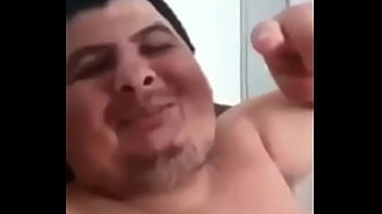 Peituda tocando siririca sem parar