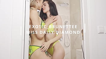 4k hot shower lesbians kissing and pussy fingering till orgasmus