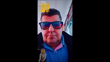 Toma mi mano y sube a la cama