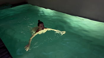 Picked up a club babe and fucked her by the pool