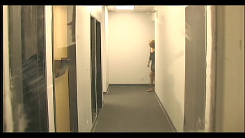 Antonella segretaria si fa scopare sulla scrivania