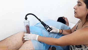 Doctora Da Masaje En La Verga A Su Paciente Para Subir De Tamaño Y Se Empieza A Excitar Y Quiere Que El Se Lo Meta Todo Porno En Español thumbnail