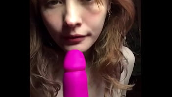 Любит сосать большие члены