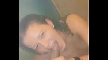 Mamada en el baño Mamada en el baño