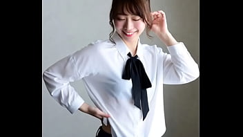 たくし上げてます！