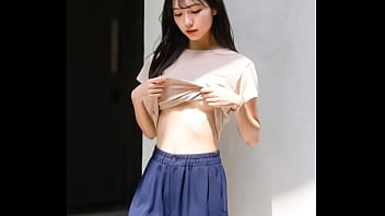 たくし上げてます！