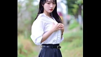 たくし上げてます！