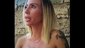 Hello la team j'essaie l'appli pour celibataire tinder dans ce nouvel épisode