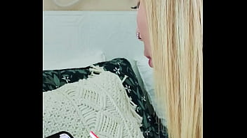 Hello la team j'essaie l'appli pour celibataire tinder dans ce nouvel épisode