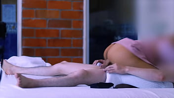 Madrastra y el compañero de su hermanastra