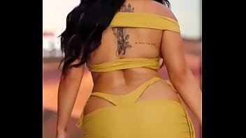 Aunty hot walking in public yellow dress women sexy aunty hot