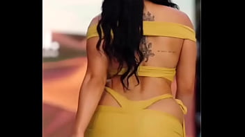 Aunty hot walking in public yellow dress women sexy aunty hot