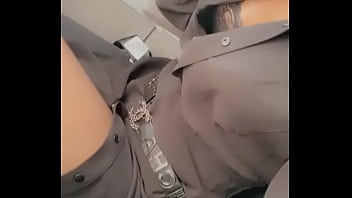 Tu aimes quand je fais la coquine dans l’avion je te poste la vidéo intégral