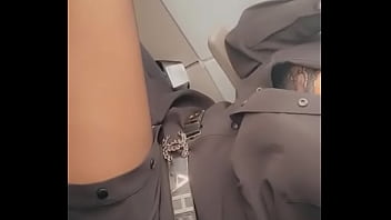 Tu aimes quand je fais la coquine dans l’avion je te poste la vidéo intégral