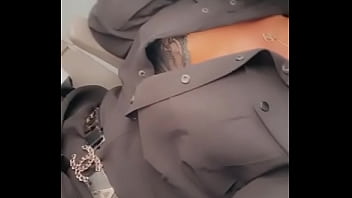 Tu aimes quand je fais la coquine dans l’avion je te poste la vidéo intégral