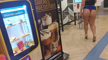 Lanche com putaria esposas nuas no méqui fazem segurança implorar por sexo no drive thru