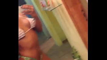 ⋆ Boneca Rabuda Tirando Selfie thumbnail