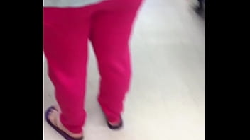 Big booty white gurl i know i love her but cant talk to her lol