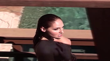 Lauren phoenix sits down on black cock