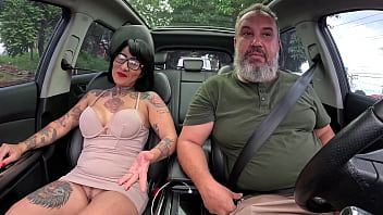 Aos 42 anos essa mãezona entra na carona já dando o rabo para o motorista shirley azevedo Aos 42 anos essa mãezona entra na carona já dando o rabo para o motorista shirley azevedo
