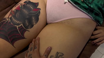 Dios mio el chocho de mi madrastra parece hinchado