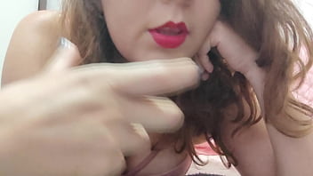 Garota na cam conversando e tirando umas duvidas