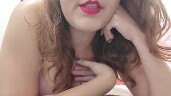 Garota na cam conversando e tirando umas duvidas