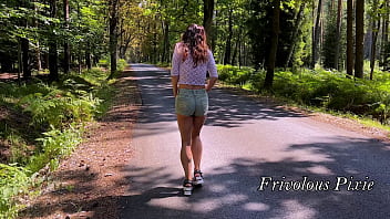 I pissed myself and cumed in a puddle of my own piss on the street