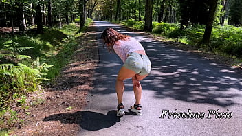 I pissed myself and cumed in a puddle of my own piss on the street