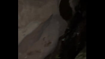 Ela ficou com vergonha de me chupar na cachoeira