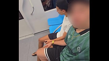 Fudendo e mamando o hétero dotadao na estação de metro