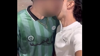 Fudendo e mamando o hétero dotadao na estação de metro