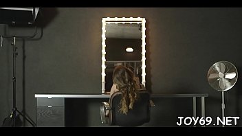 Solo hottie stretches pink pussy