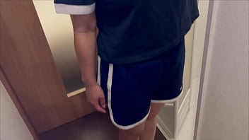 お風呂上がりの彼女の綺麗なまんこやおっぱいに沢山よだれをつけて味わう彼氏。素人カップルのsex公開。